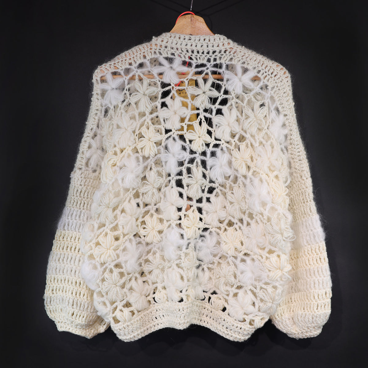 Kit de ganchillo - cárdigan bomber corto MYPZ Wildflower Off White (ENG-DE-NL-ES-FR-IT-DA-SV-NO)