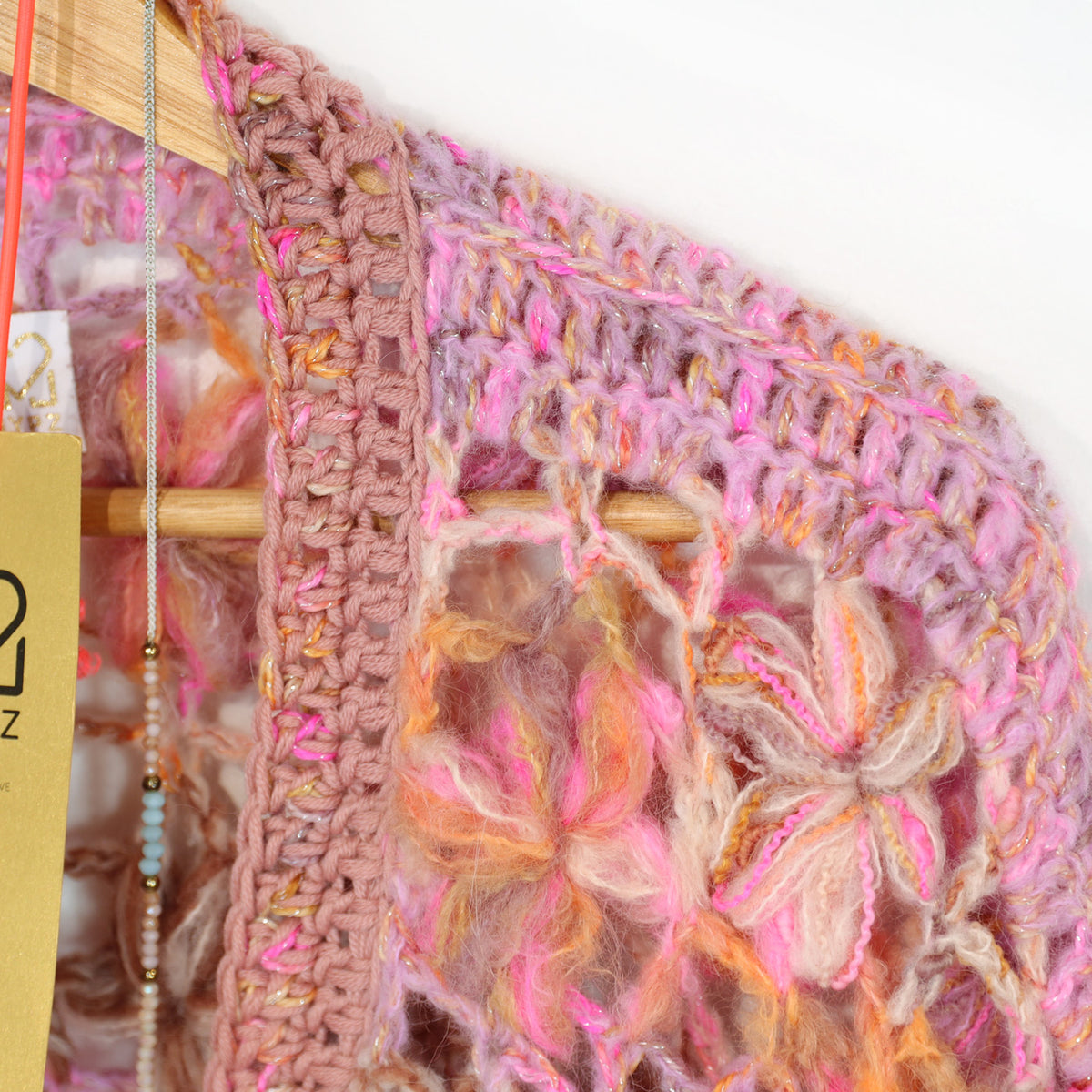 Kit de ganchillo - Cárdigan corto de flores silvestres MYPZ Pecan (ENG-DE-NL-ES-FR-IT-DA-SV-NO)