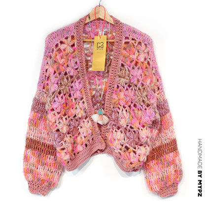 Kit de ganchillo - Cárdigan corto de flores silvestres MYPZ Pecan (ENG-DE-NL-ES-FR-IT-DA-SV-NO)