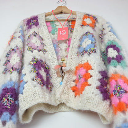 Kit de ganchillo - MYPZ Dreamy Granny cárdigan bomber cuadrado Off White (ENG-NL-ES)