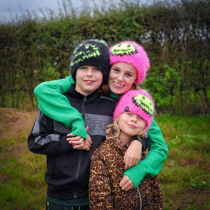 Knitting Kit – Chunky mohair Smiley beanies Pink 1 adult + 2 kid beanies (ENG-NL)