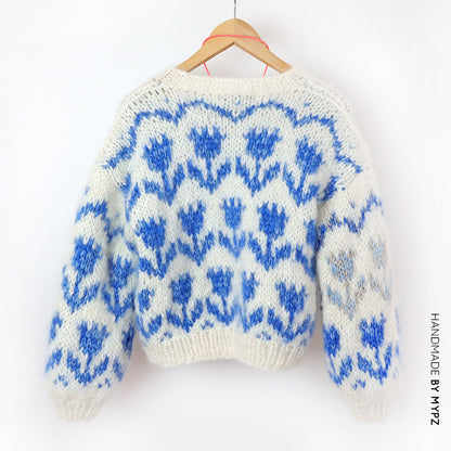 Knitting Kit – MYPZ Chunky Bomber Cardigan Tulips Blue No.9 (ENG-NL-DE)